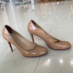 Sz 42 Louboutin Nude Patent Leather Pumps